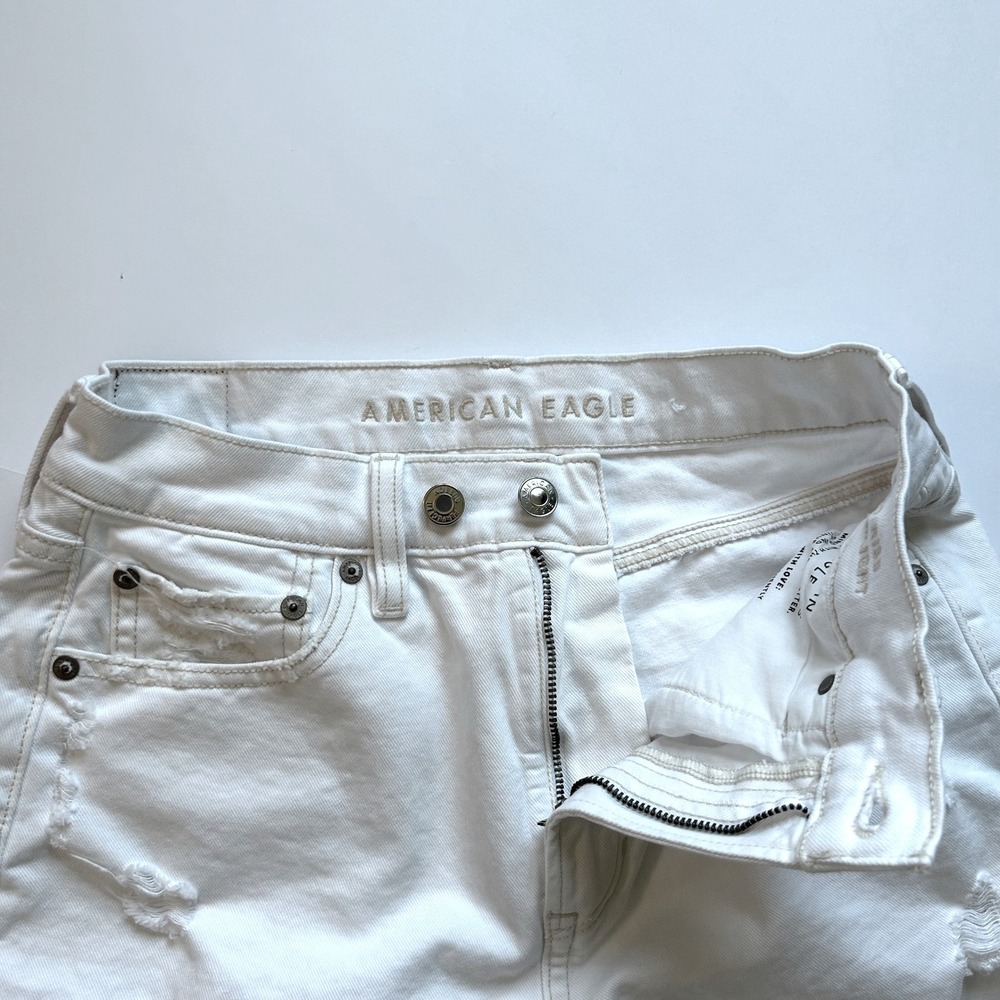 American Eagle Highest Rise Baggy Straight White Distressed Jeans Size 4 Short - Picture 7 of 16